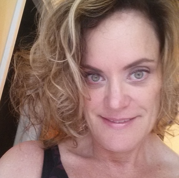 Meet your Posher, Laura - Picture 2 of 7